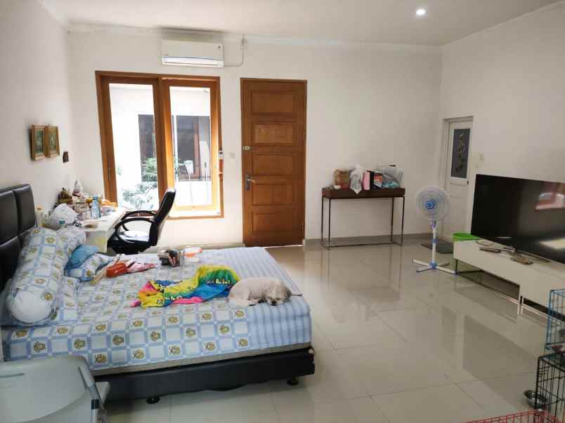 dijual rumah taman semanan indah