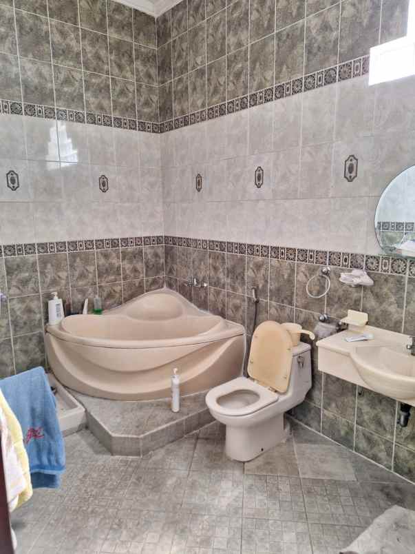 dijual rumah tempat usaha jl gatot subroto bandung