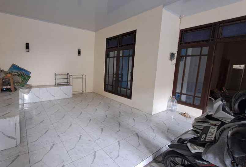 dijual rumah trihanggo