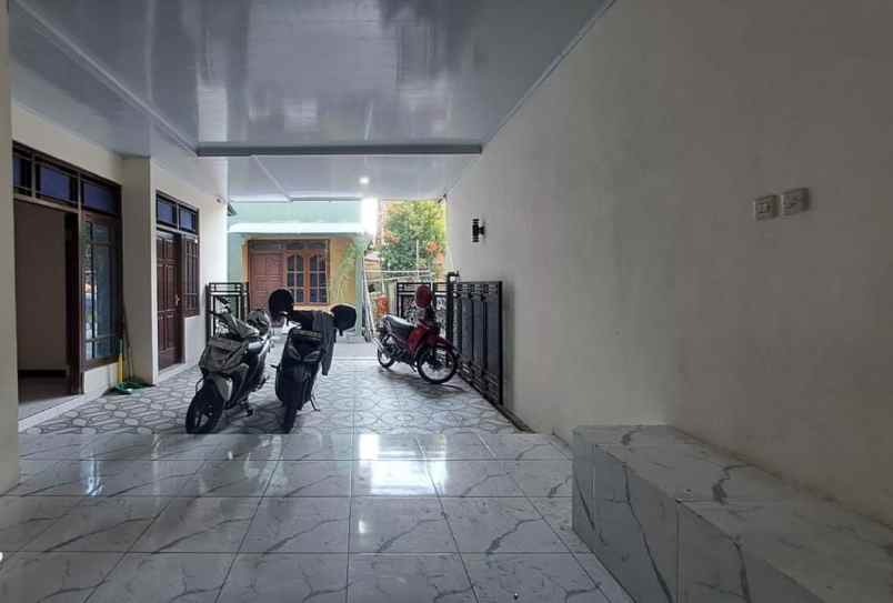 dijual rumah trihanggo