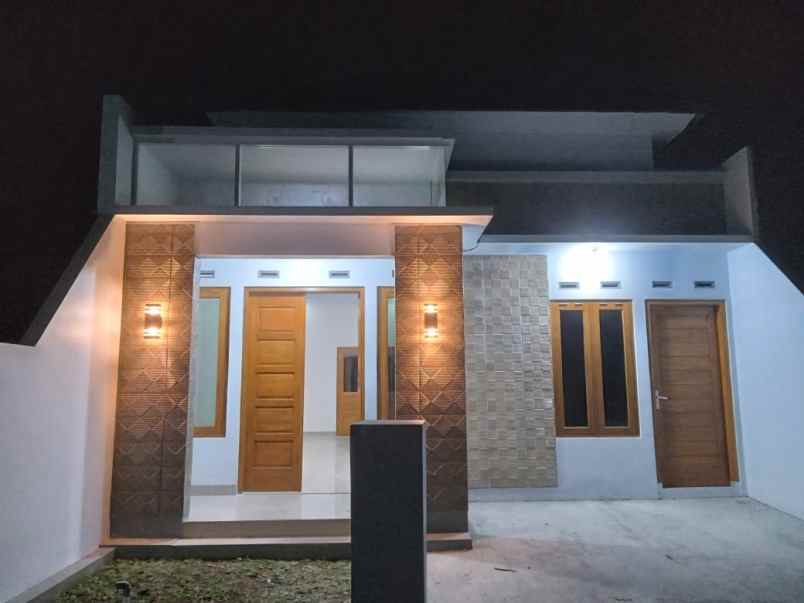 dijual rumah triharjo sleman yogyakarta