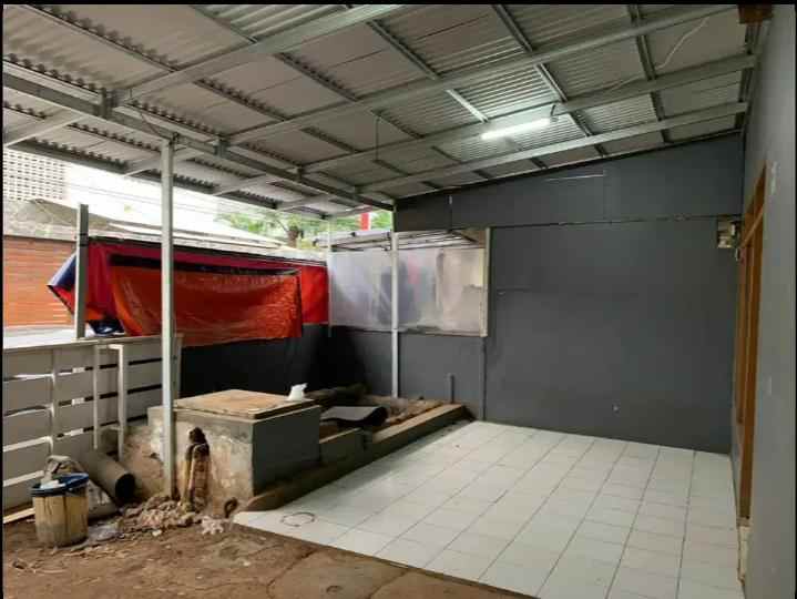 dijual rumah tua daerah cilandak barat