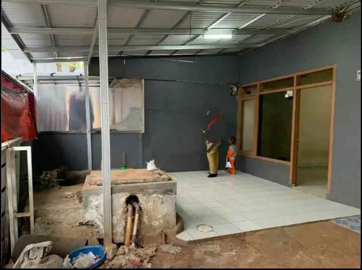 dijual rumah tua daerah cilandak barat