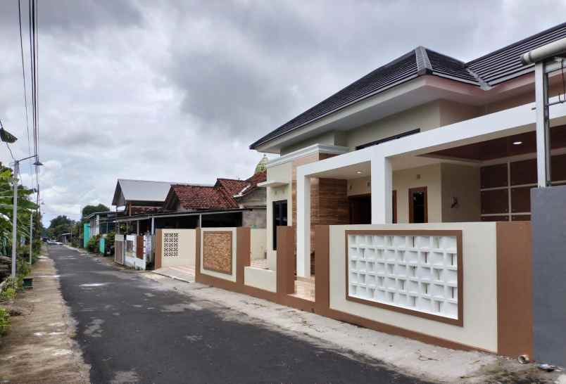 dijual rumah utara ringin