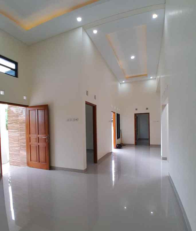 dijual rumah utara ringin