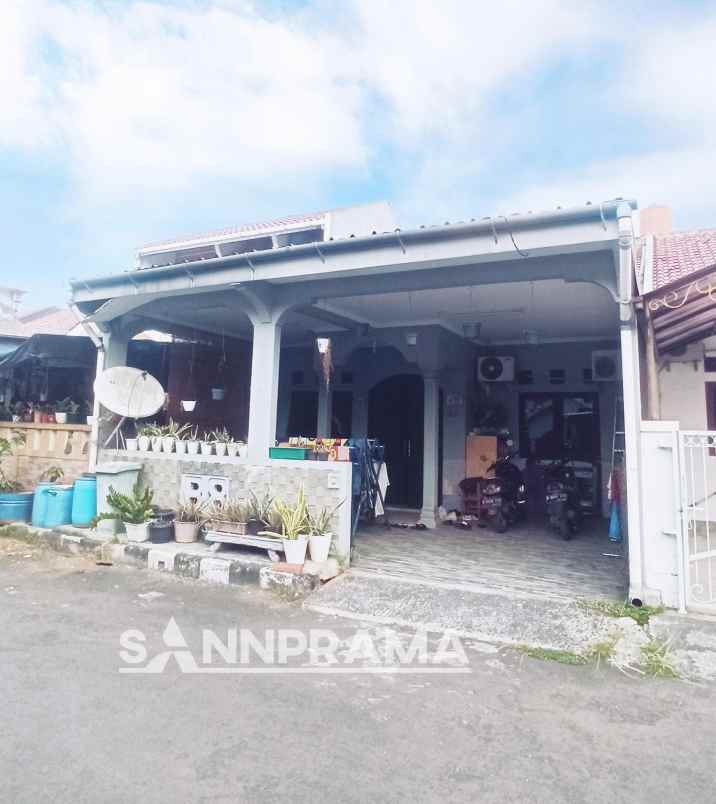 dijual rumah villa tanah baru beji