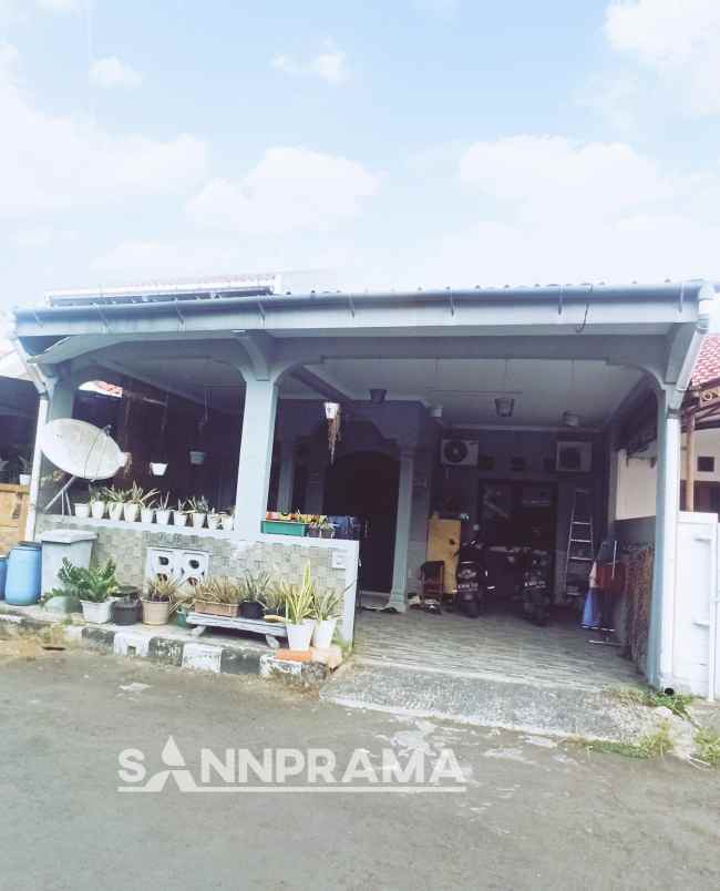 dijual rumah villa tanah baru beji