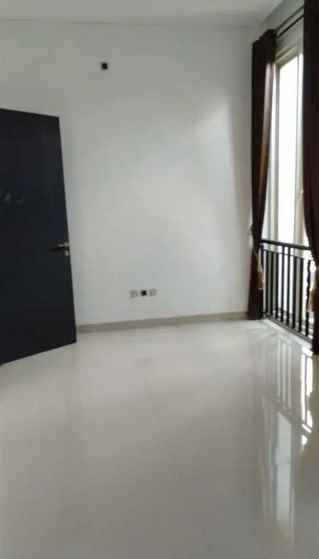 dijual rumah village garden