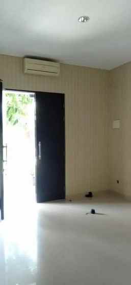 dijual rumah village garden