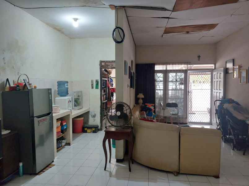 dijual rumah wiguna