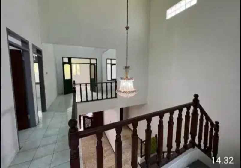 dijual rumah wiguna selatan