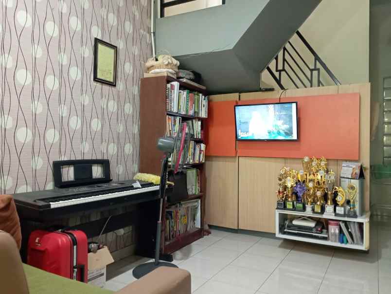 dijual rumah wiguna selatan