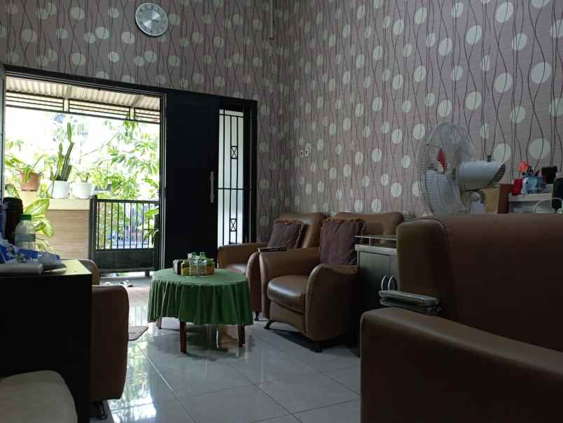 dijual rumah wiguna selatan