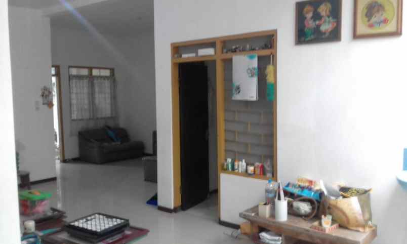 dijual rumah wisma permai barat