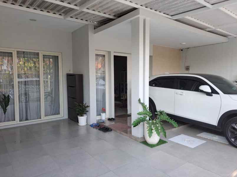 dijual rumah ykp medokan asri