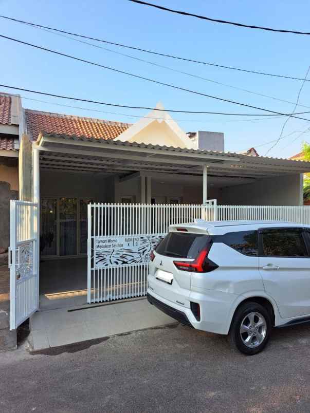 dijual rumah ykp medokan asri