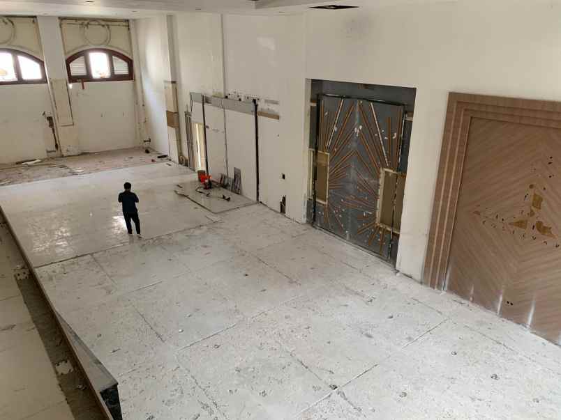 dijual tanah jl tunjungan kel genteng