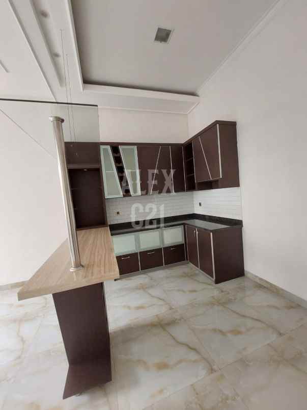 dijual town house mewah cilandak kko