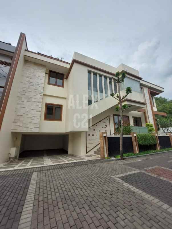 dijual town house mewah cilandak kko