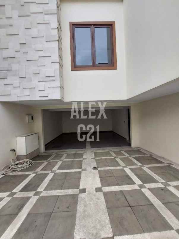 dijual town house mewah cilandak kko