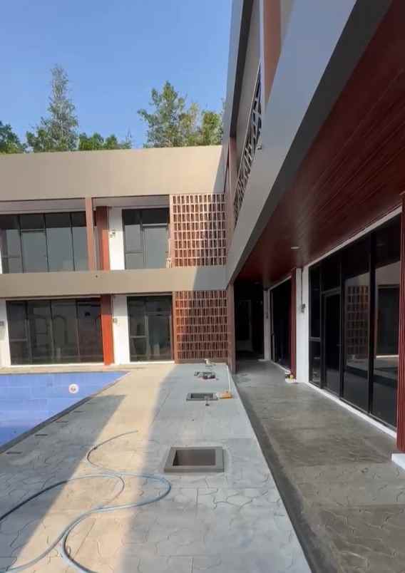 dijual unit villa timeless sevilla lokasi dekat uii