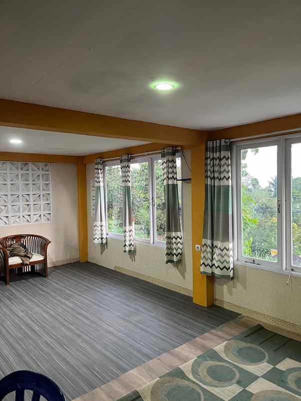 dijual villa cilengkrang