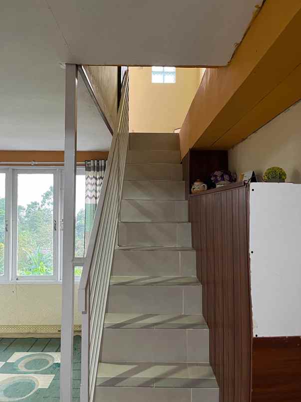 dijual villa cilengkrang