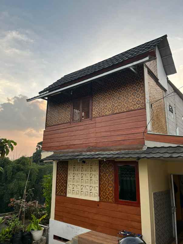 dijual villa cilengkrang