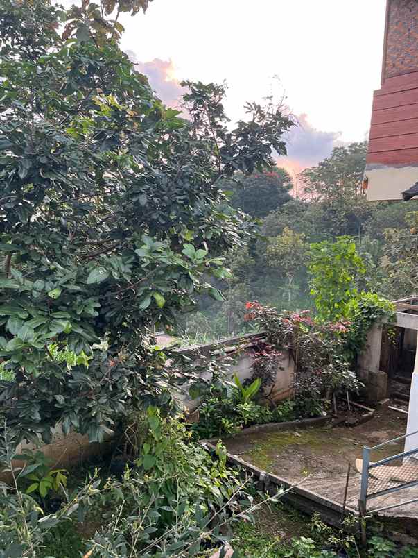 dijual villa cilengkrang