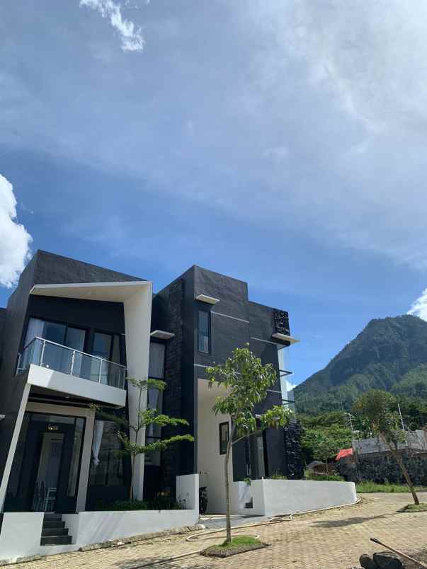 dijual villa di kawasan wisata kota batu