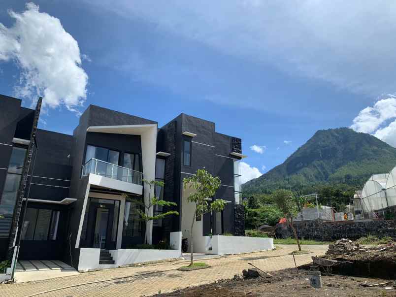 dijual villa di kawasan wisata kota batu