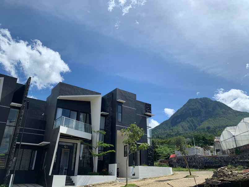 dijual villa di kawasan wisata kota batu