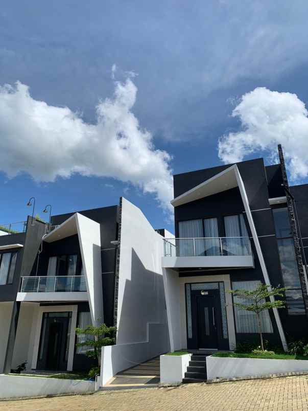 dijual villa di kawasan wisata kota batu