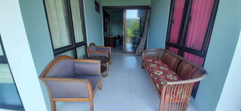 dijual villa giri mekar