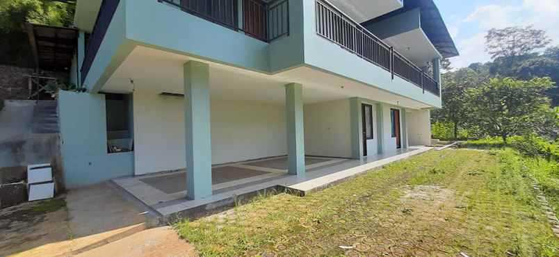dijual villa giri mekar