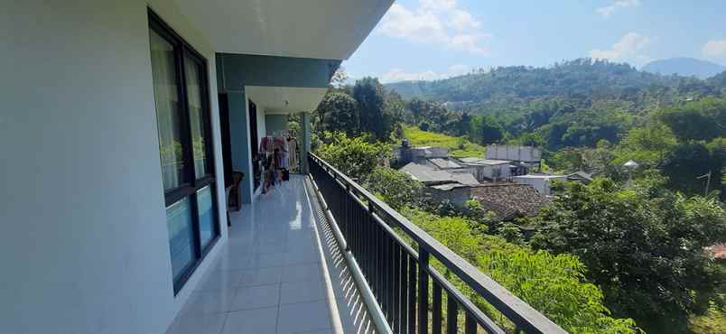 dijual villa giri mekar