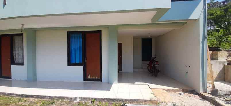 dijual villa giri mekar