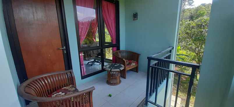 dijual villa giri mekar