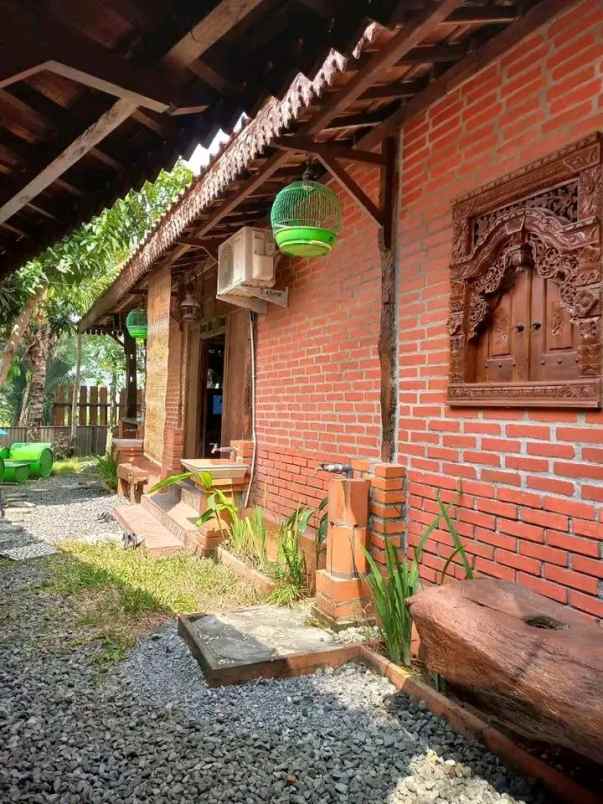 dijual villa jl godean