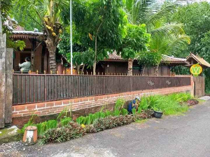 dijual villa jl godean