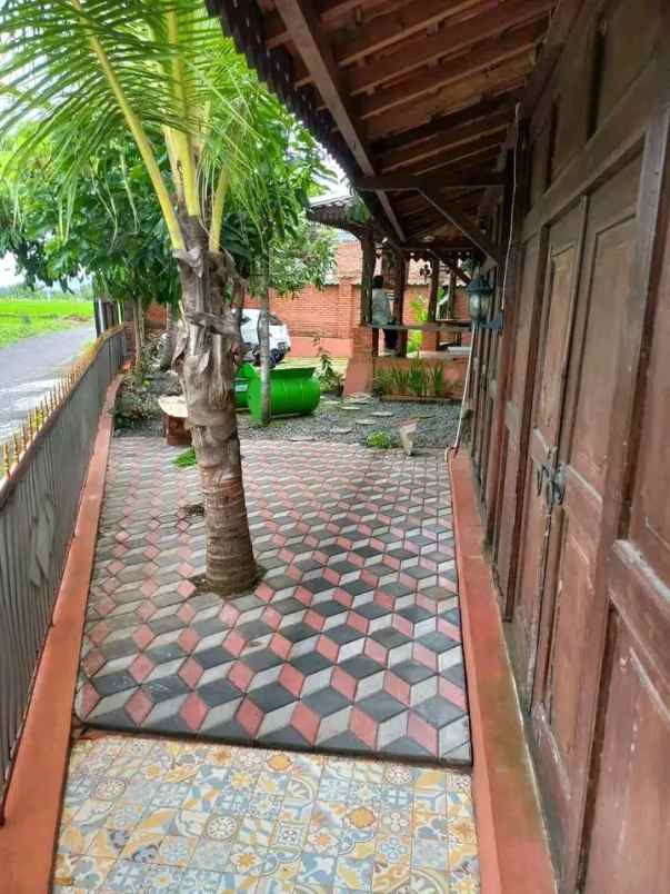 dijual villa jl godean