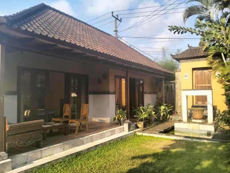 dijual villa jln cekomaria