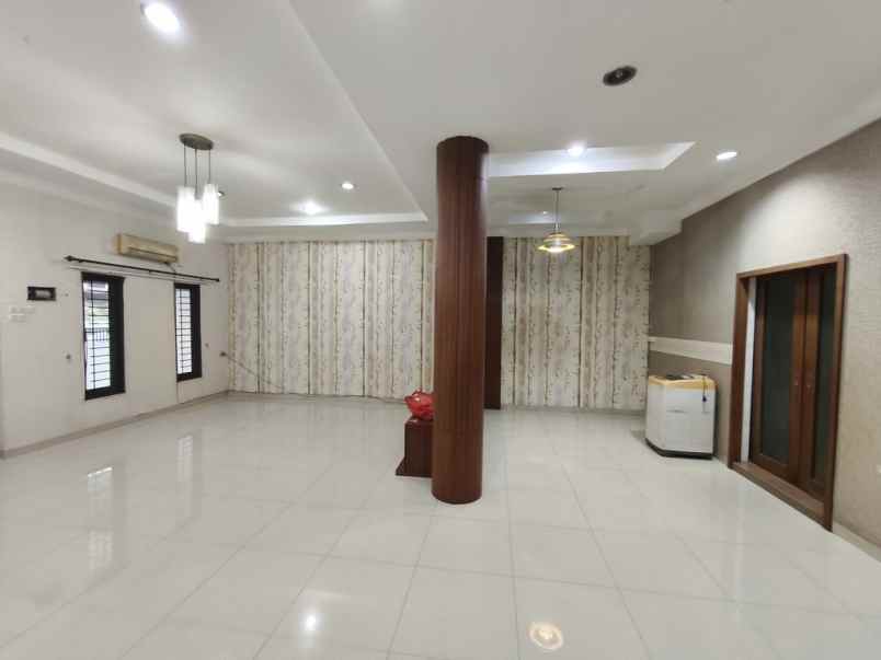 dijual villa komplek cemara asri jalan rambutan