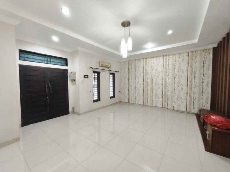 dijual villa komplek cemara asri jalan rambutan