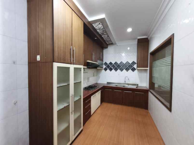dijual villa komplek cemara asri jalan rambutan