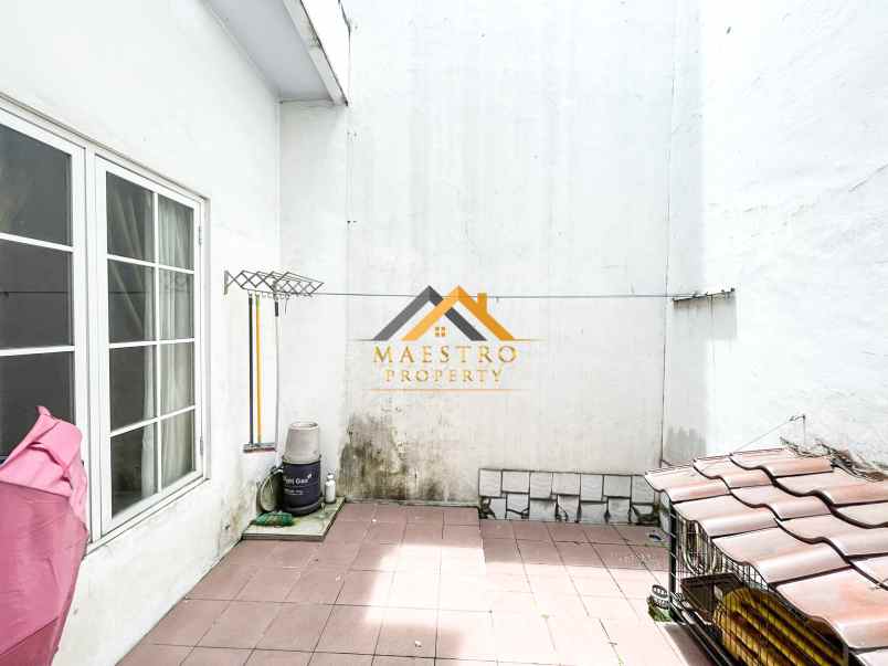 dijual villa komplek citra garden