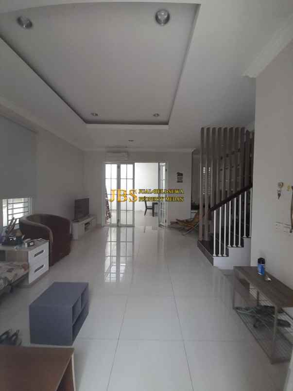 dijual villa komplek citraland gama