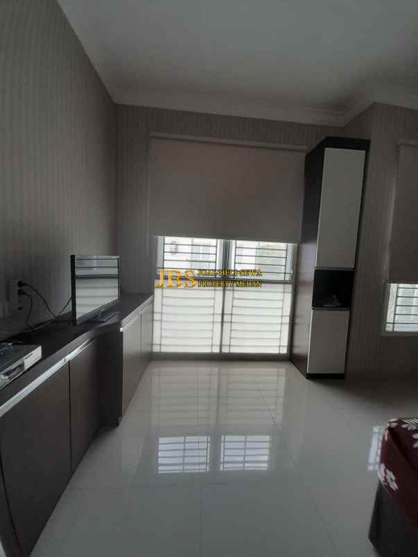 dijual villa komplek citraland gama