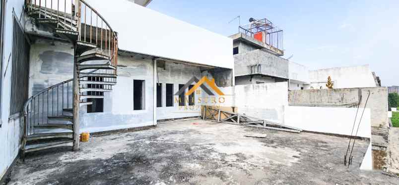 dijual villa komplek graha metropolitan