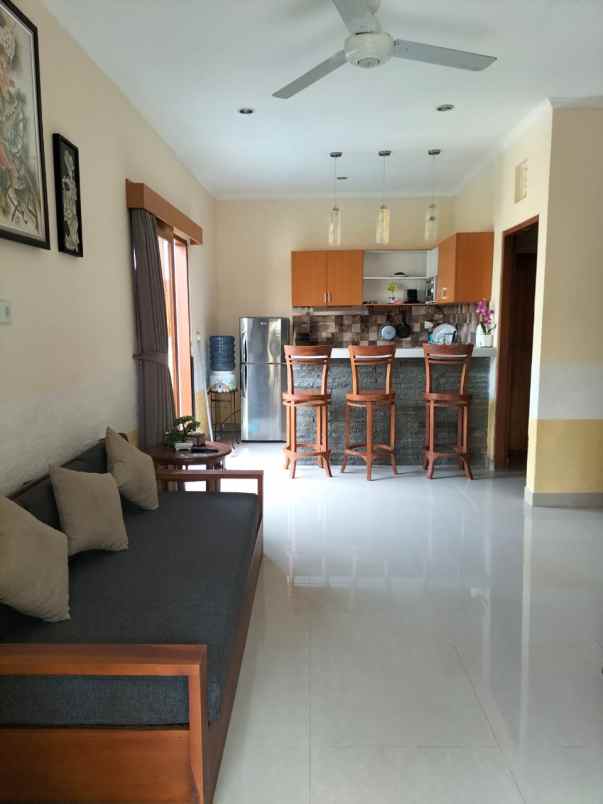 dijual villa lantai 1 lokasi tumbak bayuh